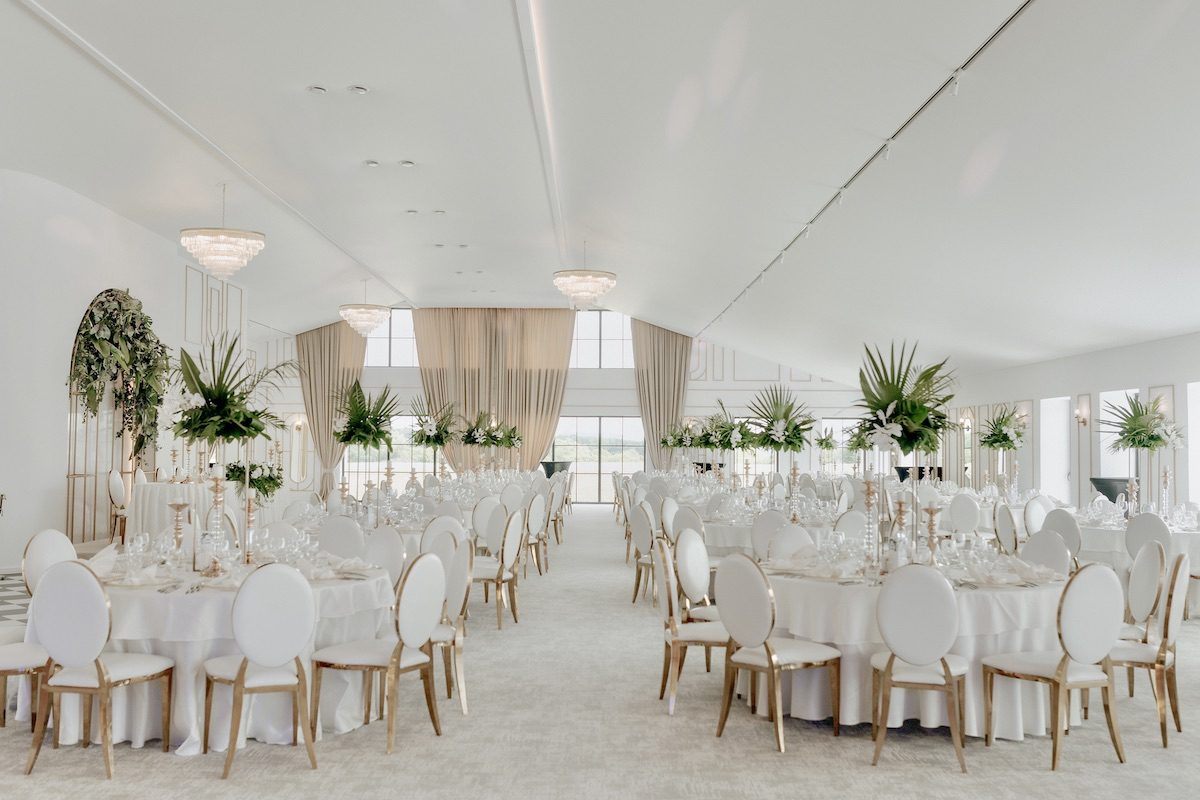 Sală pregătită pentru evenimente corporate — The Secret Garden Sibiu